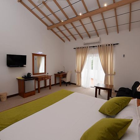 Seasons Hotel Kurunegala Kültér fotó