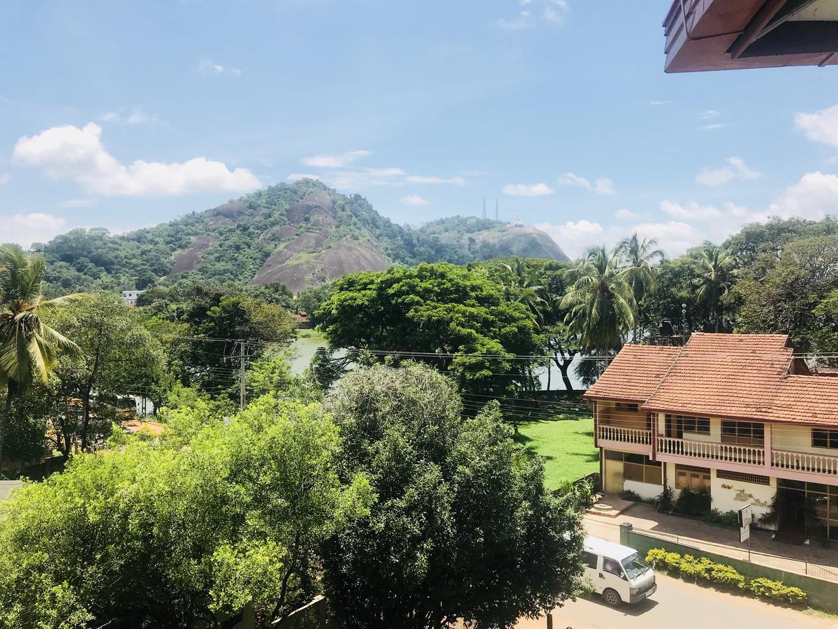 Seasons Hotel Kurunegala Kültér fotó