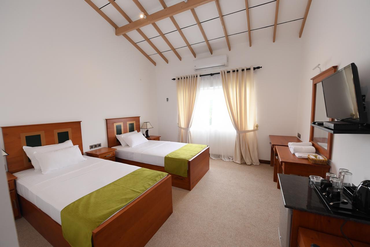 Seasons Hotel Kurunegala Kültér fotó
