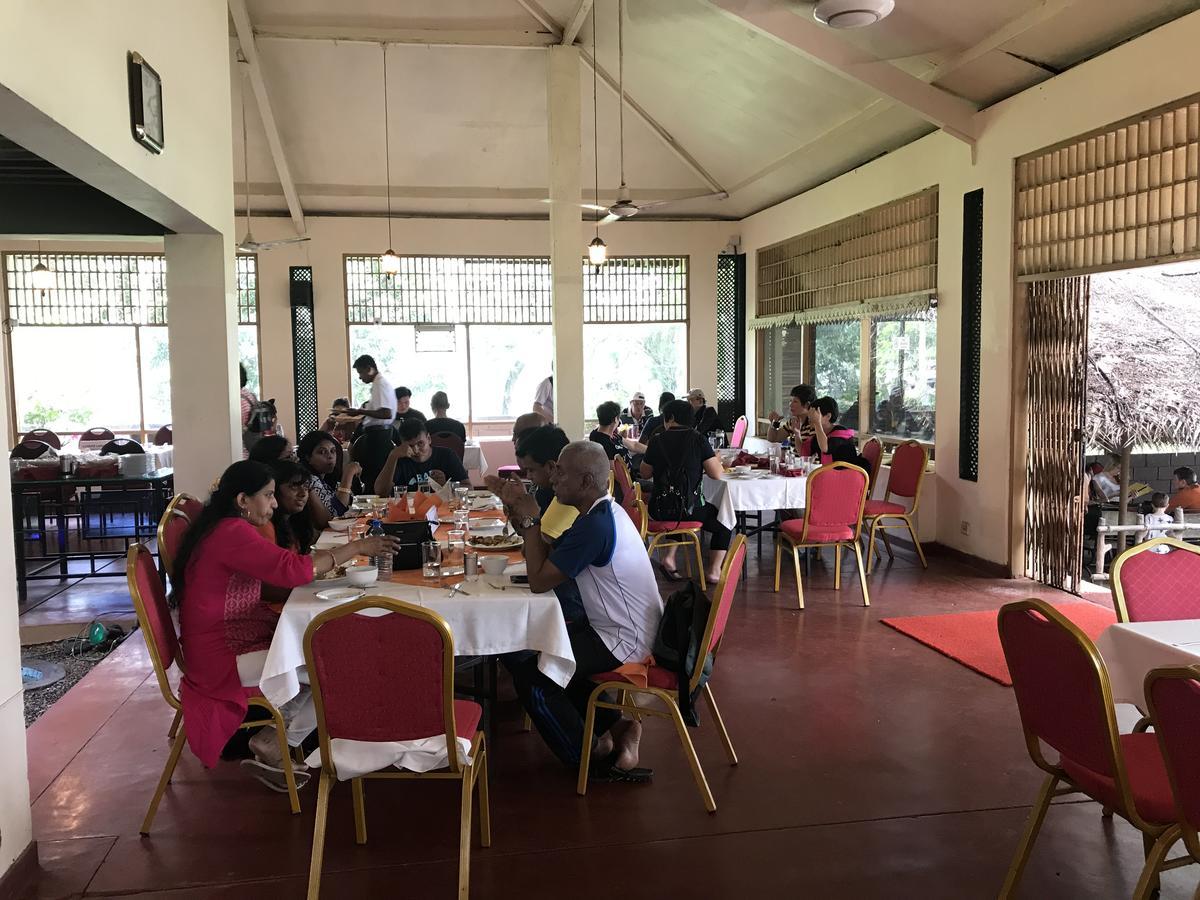 Seasons Hotel Kurunegala Kültér fotó